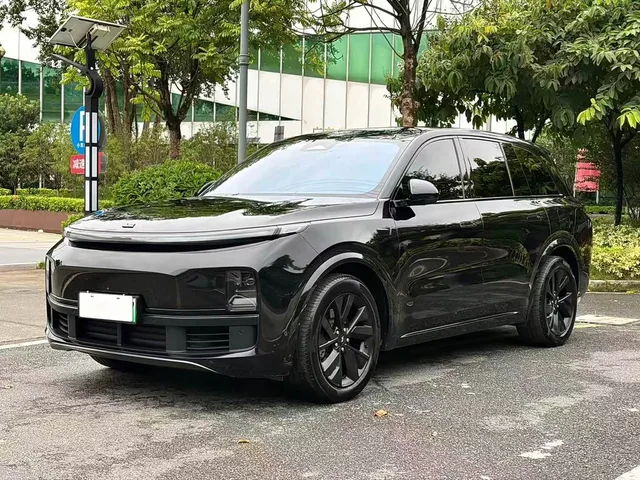 Li Auto L8, 2023 — фото автомобиля из Китая