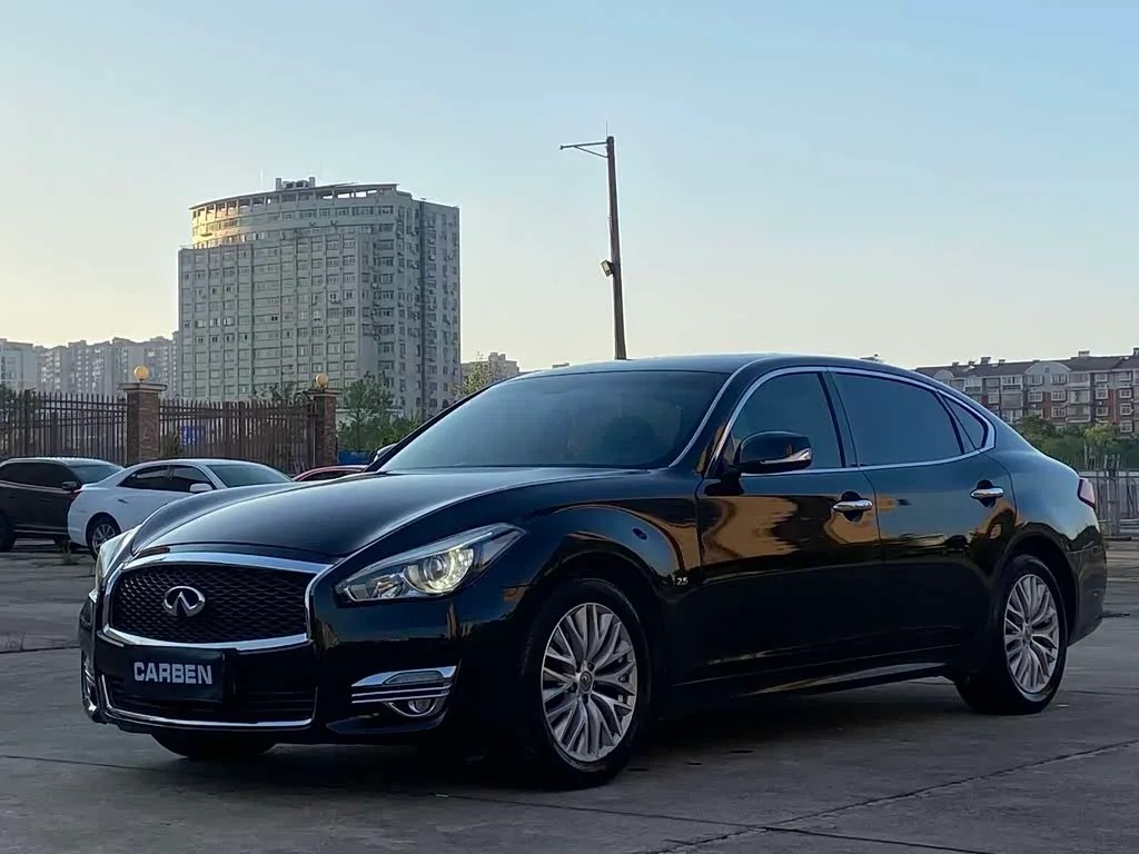 Infiniti Q70, 2016 — фото 1 из 1