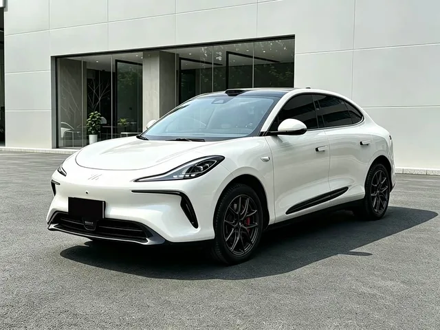 IM Motors LS6, 2023 — фото автомобиля из Китая