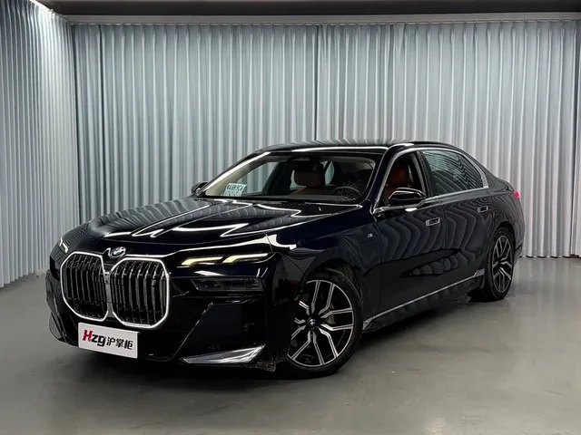 BMW i7, 2023 — фото автомобиля из Китая