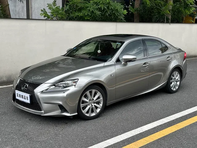 Lexus IS, 2016 — фото автомобиля из Китая