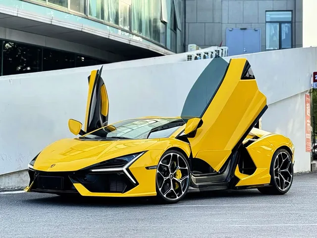 Lamborghini Revuelto, 2025 — фото автомобиля из Китая