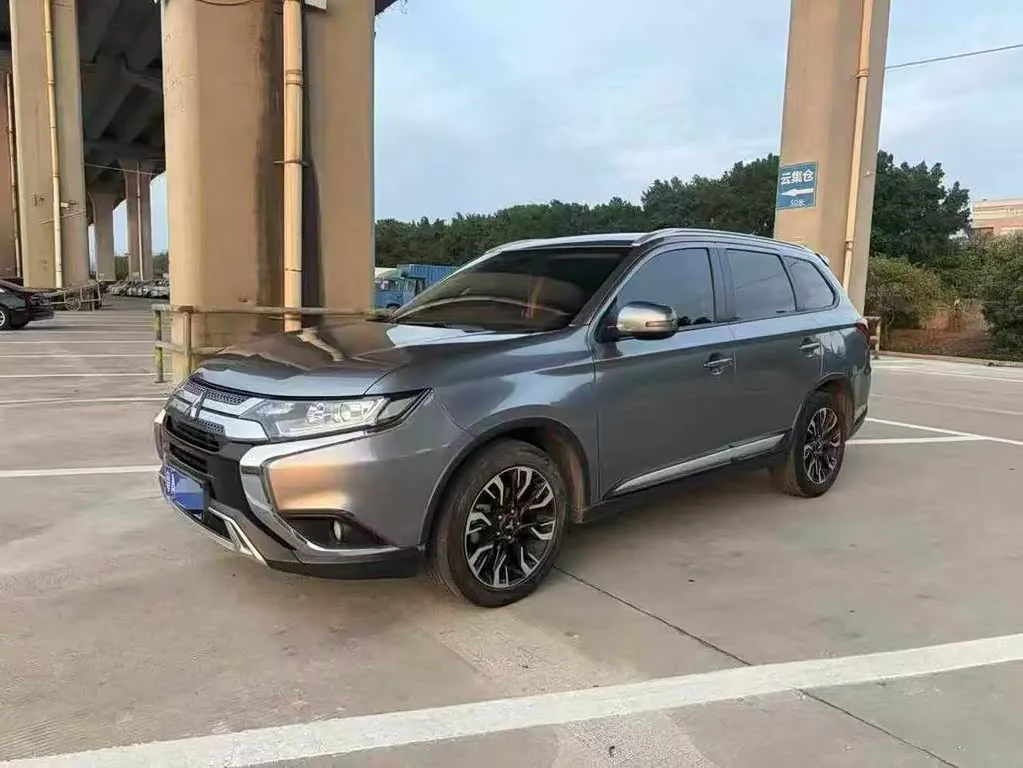 Mitsubishi Outlander, 2019 — фото 1 из 1