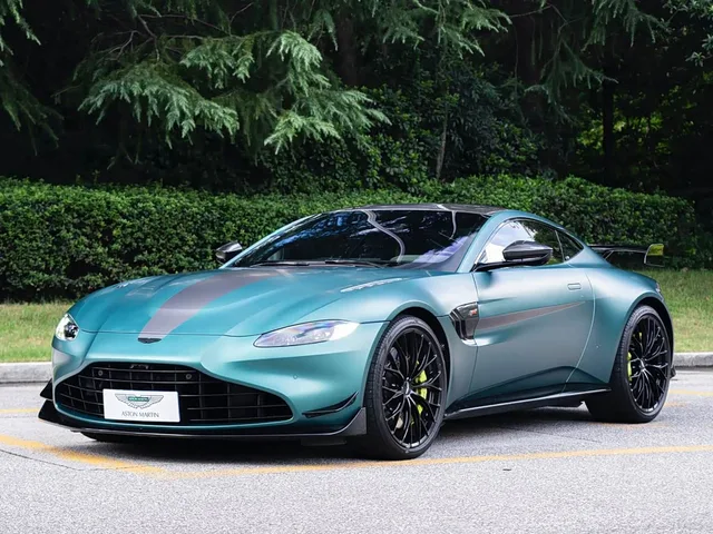 Aston Martin V8 Vantage, 2022 — фото автомобиля из Китая