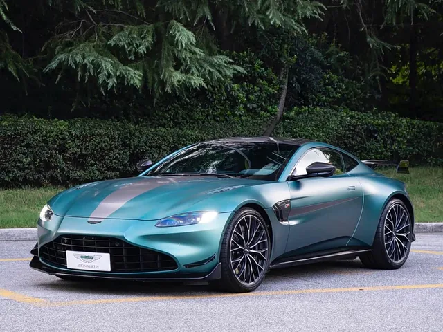 Aston Martin V8 Vantage, 2023 — фото автомобиля из Китая