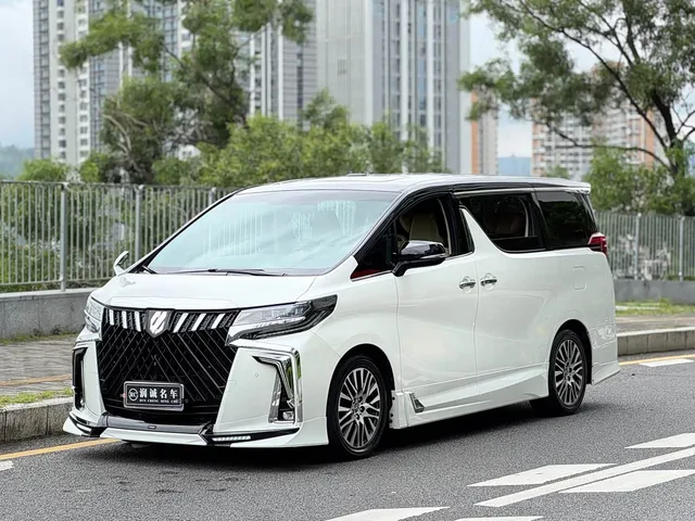 Toyota Alphard, 2018 — фото автомобиля из Китая