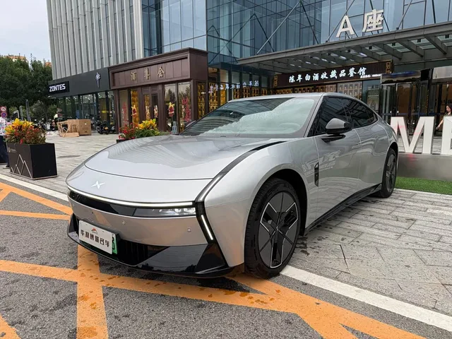 Xpeng P7, 2025 — фото автомобиля из Китая