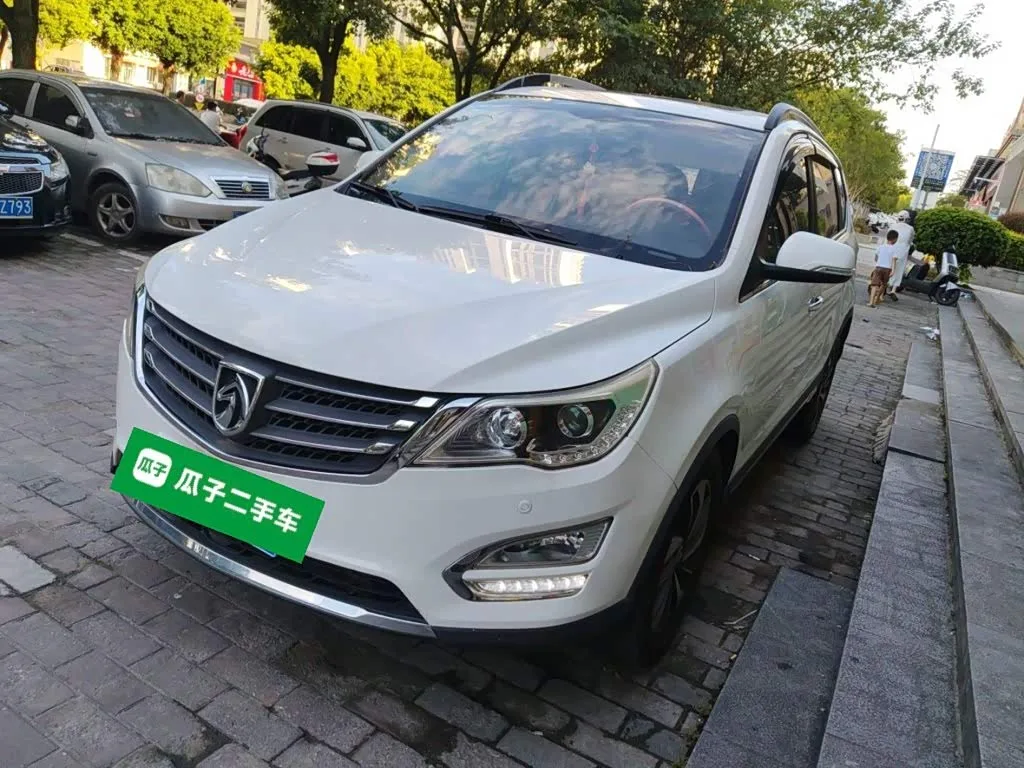 Wuling 560, 2015 — фото 1 из 1