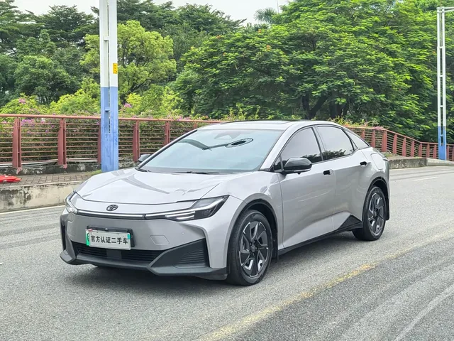Toyota bZ3, 2025 — фото автомобиля из Китая