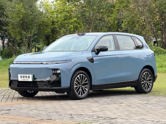 Leapmotor B10, 2025 — фото автомобиля из Китая