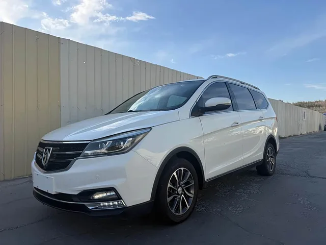 Wuling 730, 2018 — фото автомобиля из Китая