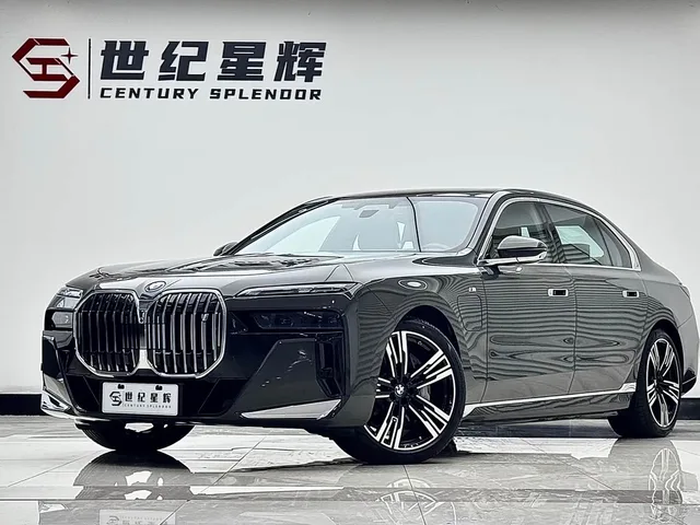 BMW i7, 2025 — фото автомобиля из Китая