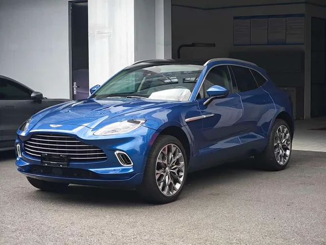 Aston Martin DBX, 2025 — фото автомобиля из Китая