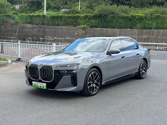 BMW i7, 2024 — фото автомобиля из Китая