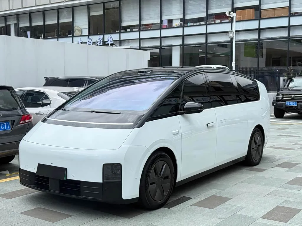 Li Auto MEGA, 2025 — фото 1 из 1