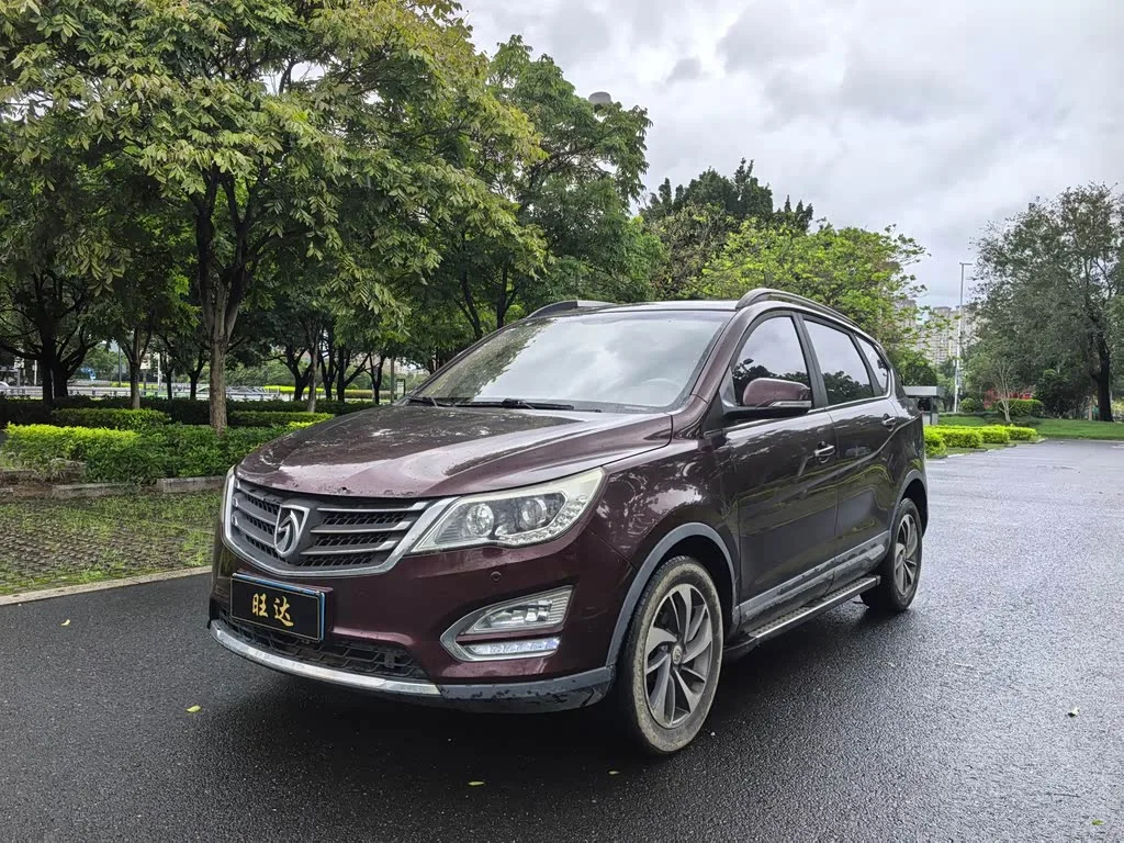 Wuling 560, 2015 — фото 1 из 1