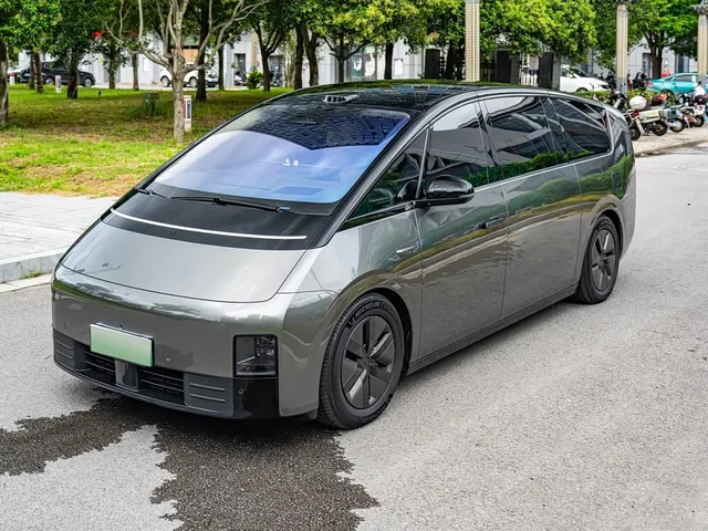 Li Auto MEGA, 2026 — фото автомобиля из Китая
