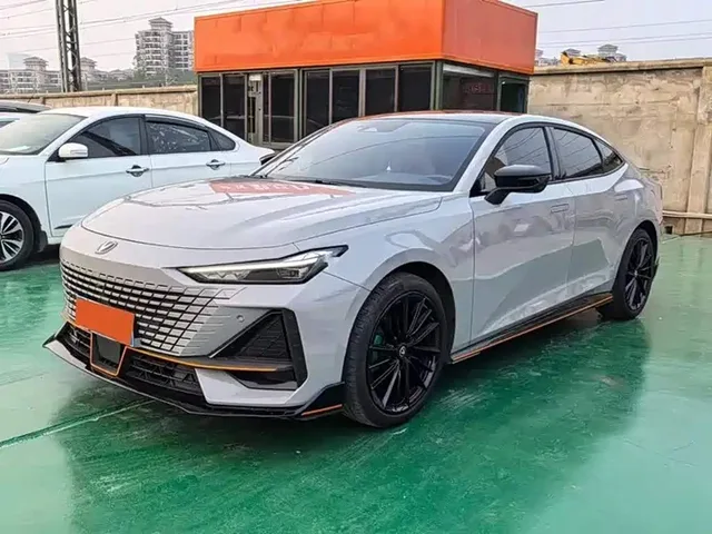 Changan UNI-V, 2023 — фото автомобиля из Китая