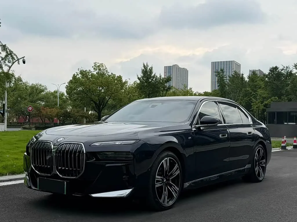BMW i7, 2024 — фото 1 из 1