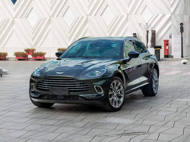 Aston Martin DBX, 2026 — фото автомобиля из Китая