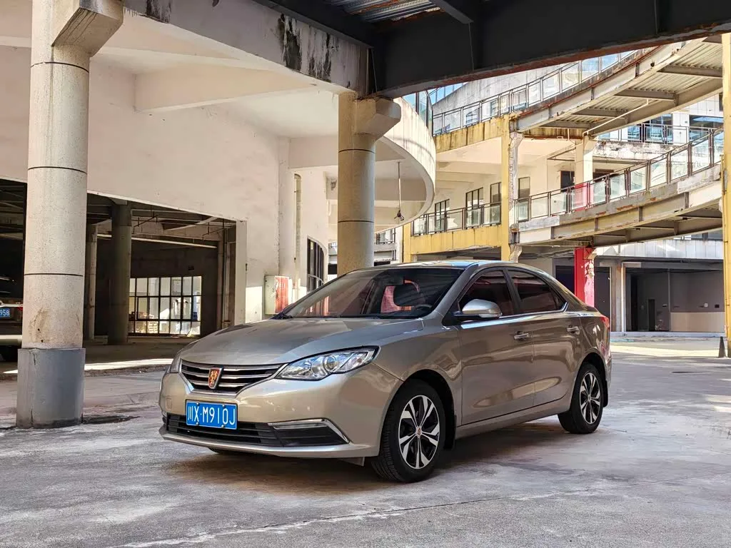 Roewe 360, 2017 — фото 1 из 1