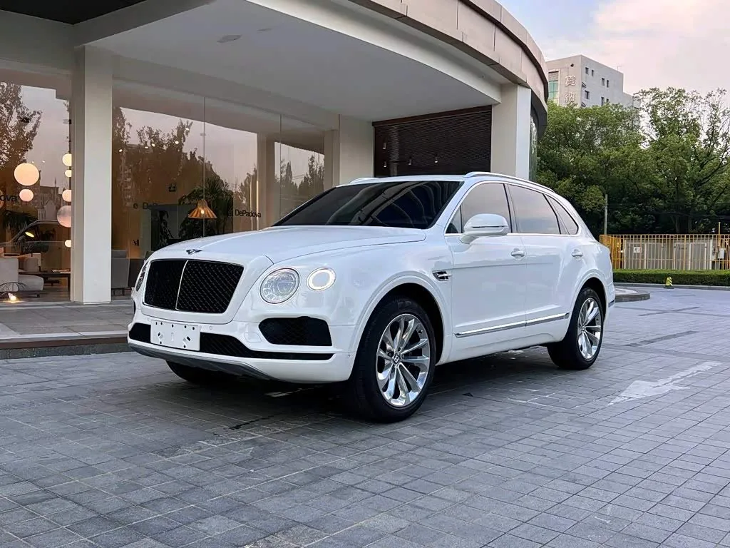 Bentley Bentayga, 2020 — фото 1 из 1