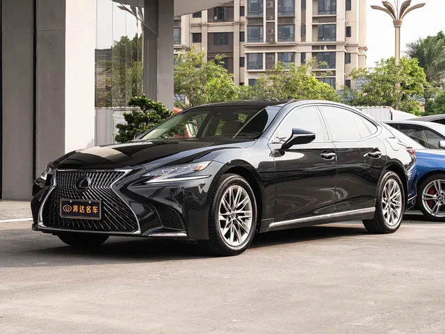 Lexus LS, 2018 — фото автомобиля из Китая