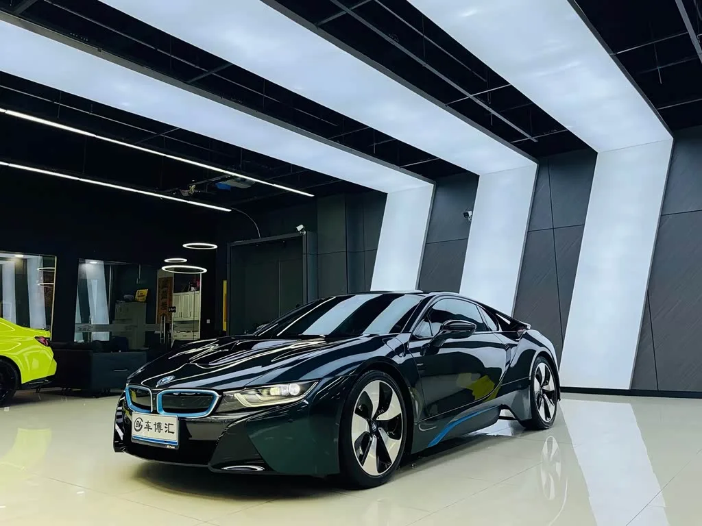 BMW i8, 2018 — фото 1 из 1