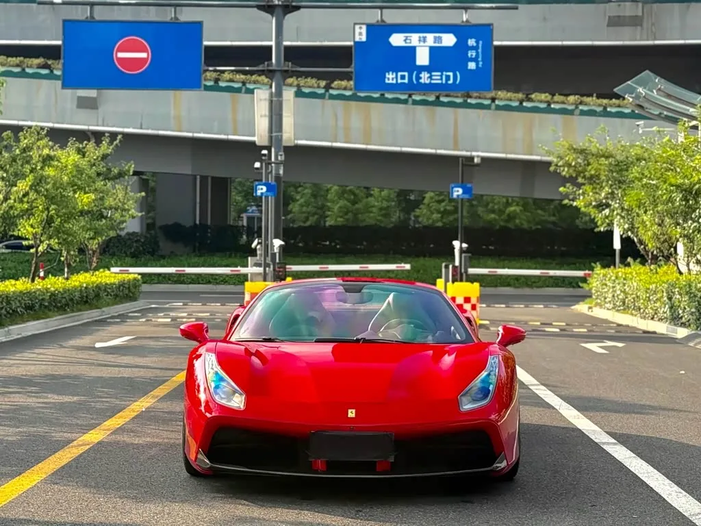 Ferrari 488, 2018 — фото 1 из 1