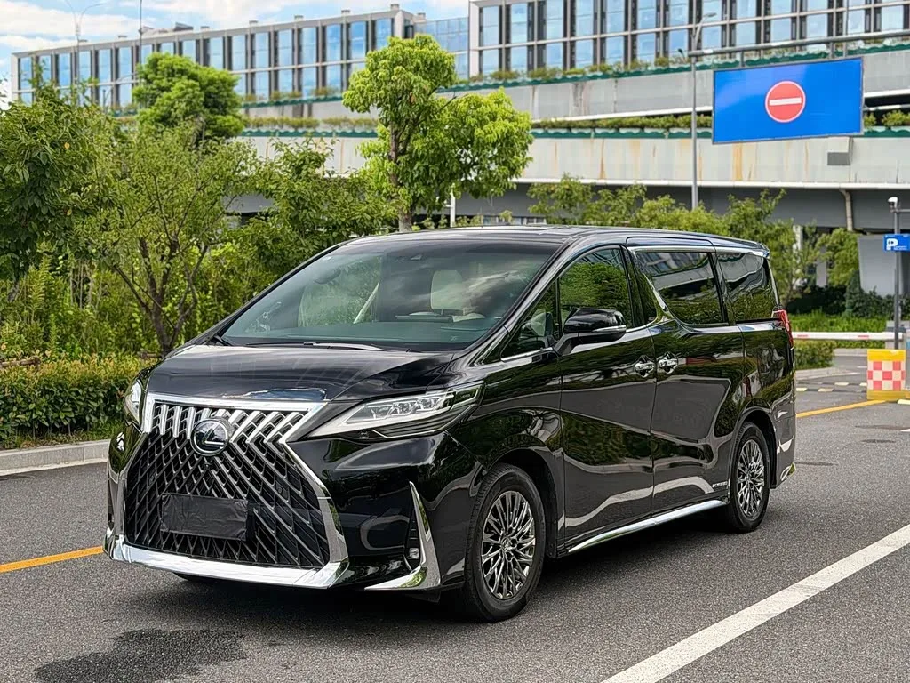 Lexus LM, 2022 — фото 1 из 1
