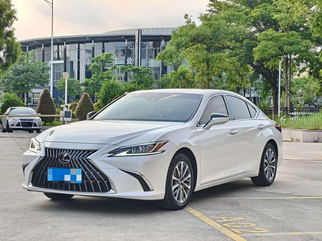 Lexus ES, 2024 — фото 1 из 1