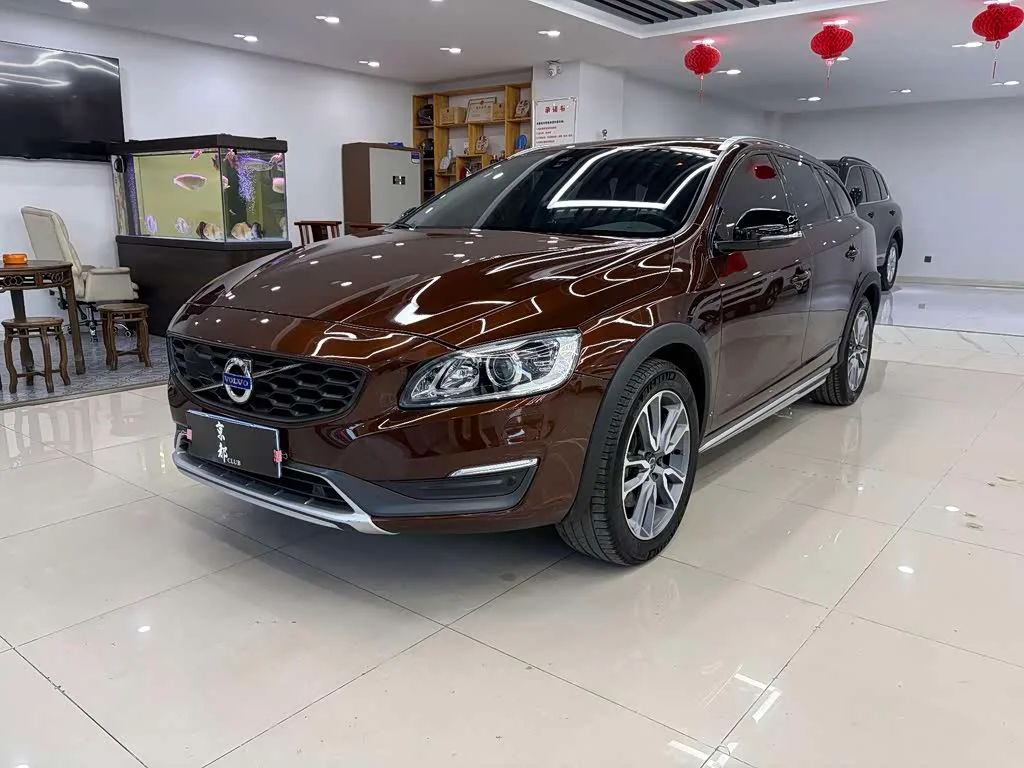 Volvo V60, 2016 — фото 1 из 1