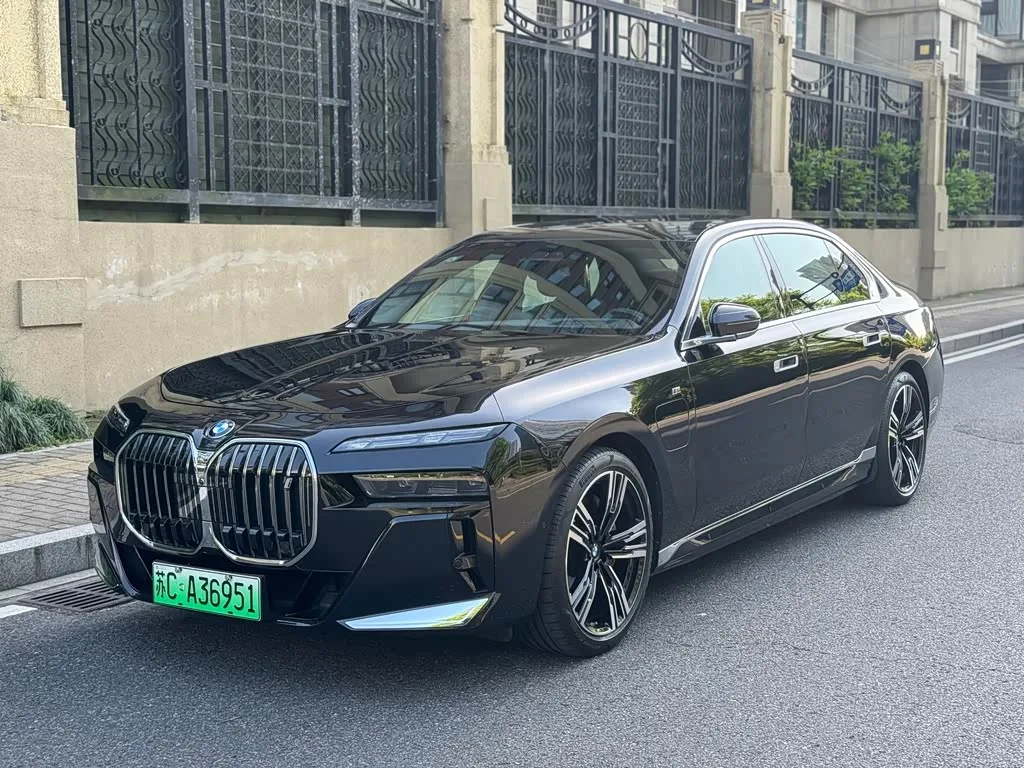 BMW i7, 2023 — фото 1 из 1