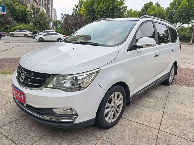 Wuling 730, 2017 — фото автомобиля из Китая