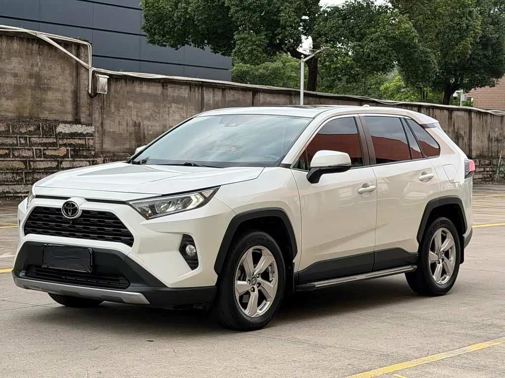Toyota RAV4, 2020 — фото 1 из 1