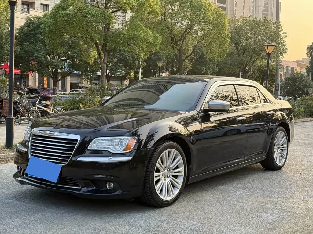 Chrysler 300C, 2015 — фото 1 из 1