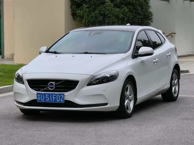 Volvo V40, 2016 — фото автомобиля из Китая