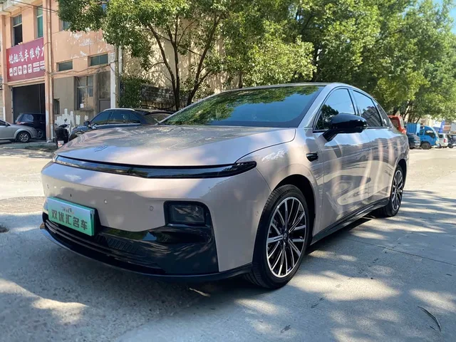 Leapmotor B01, 2025 — фото автомобиля из Китая