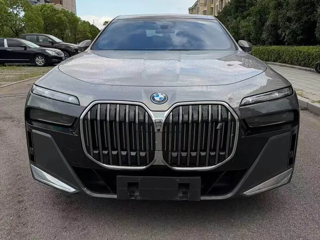 BMW i7, 2024 — фото автомобиля из Китая