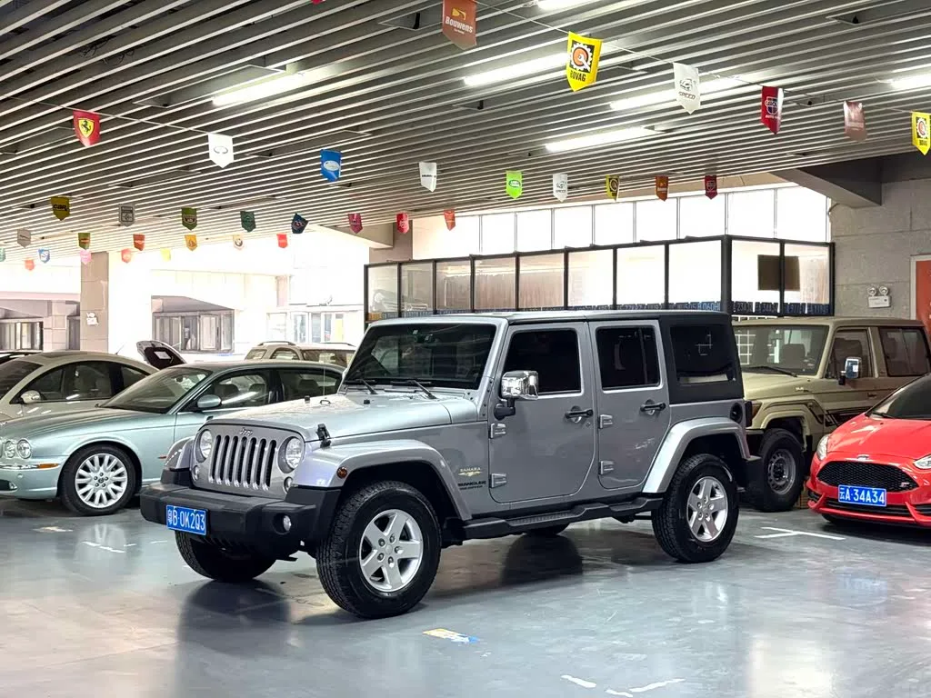 Jeep Wrangler, 2015 — фото 1 из 1