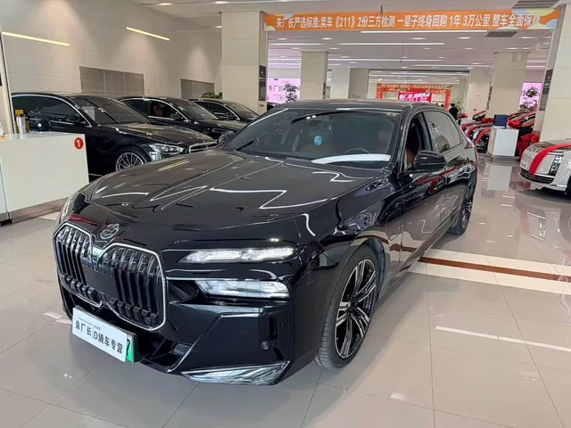BMW i7, 2025 — фото автомобиля из Китая
