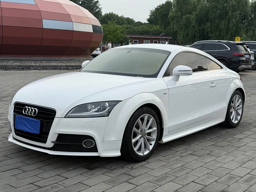 Audi TT, 2015 — фото 1 из 1