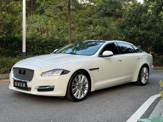 Jaguar XJ, 2019 — фото автомобиля из Китая