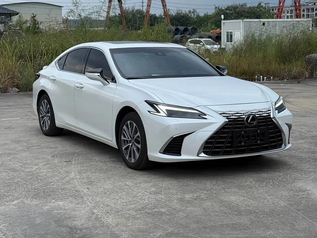 Lexus ES, 2025 — фото 1 из 1