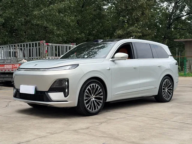 Deepal S09, 2025 — фото автомобиля из Китая