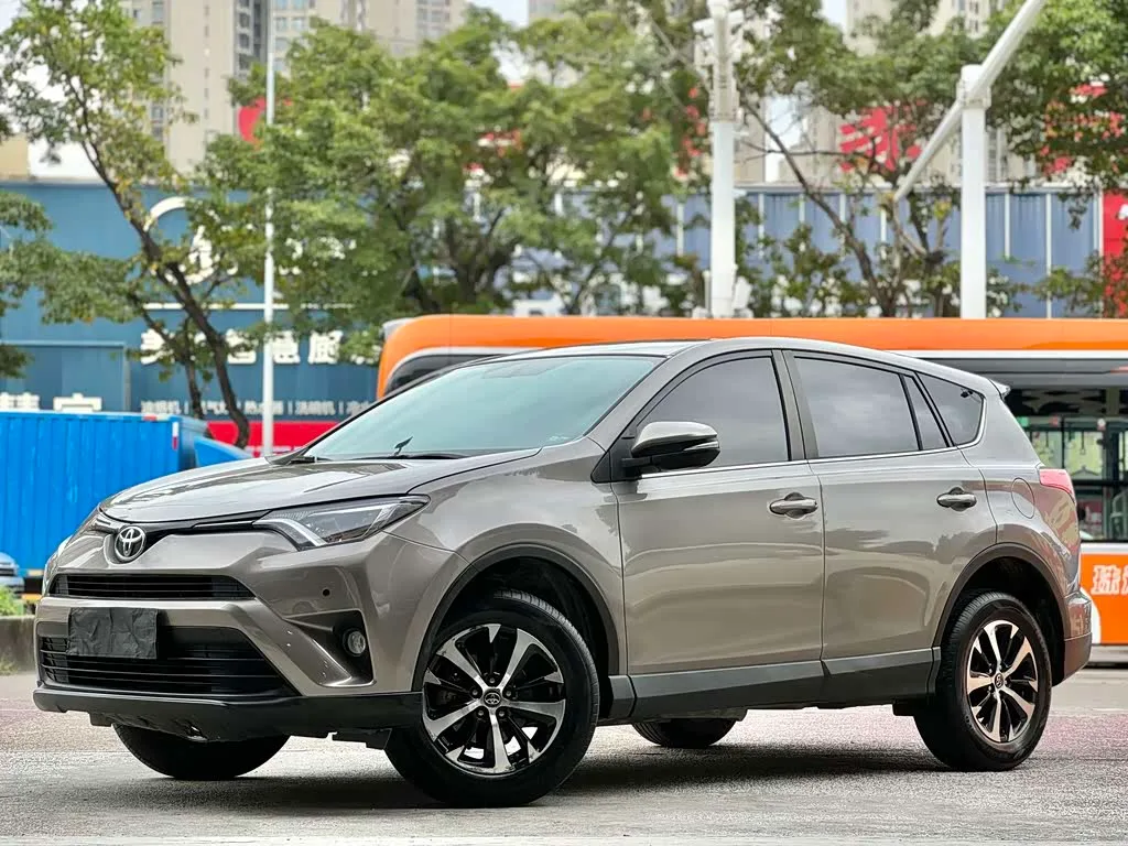 Toyota RAV4, 2018 — фото 1 из 1