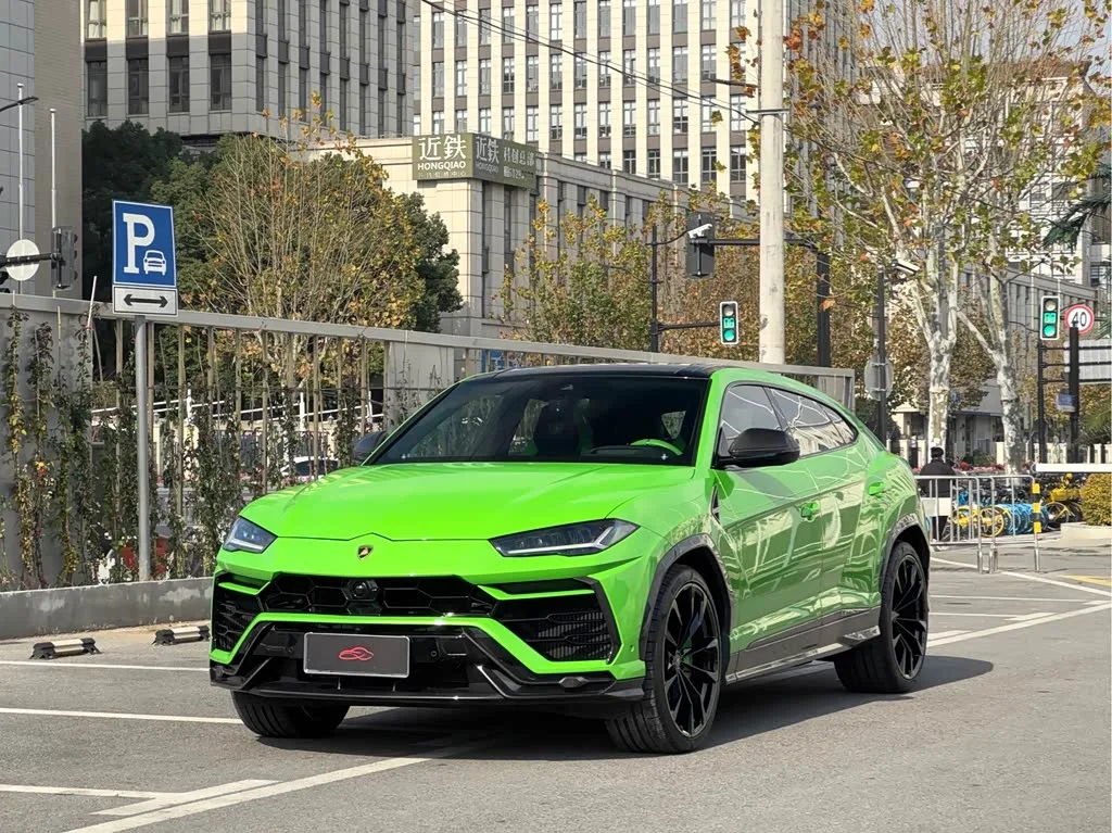 Lamborghini Urus, 2021 — фото 1 из 1