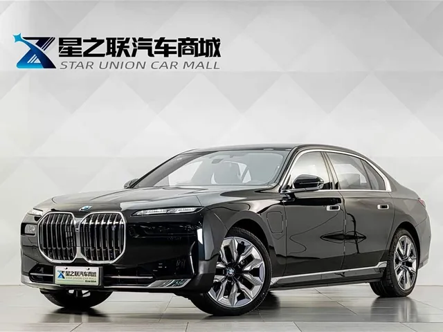 BMW i7, 2025 — фото автомобиля из Китая