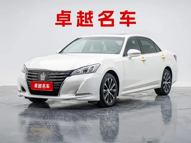 Toyota Crown, 2018 — фото автомобиля из Китая
