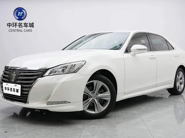 Toyota Crown, 2016 — фото автомобиля из Китая